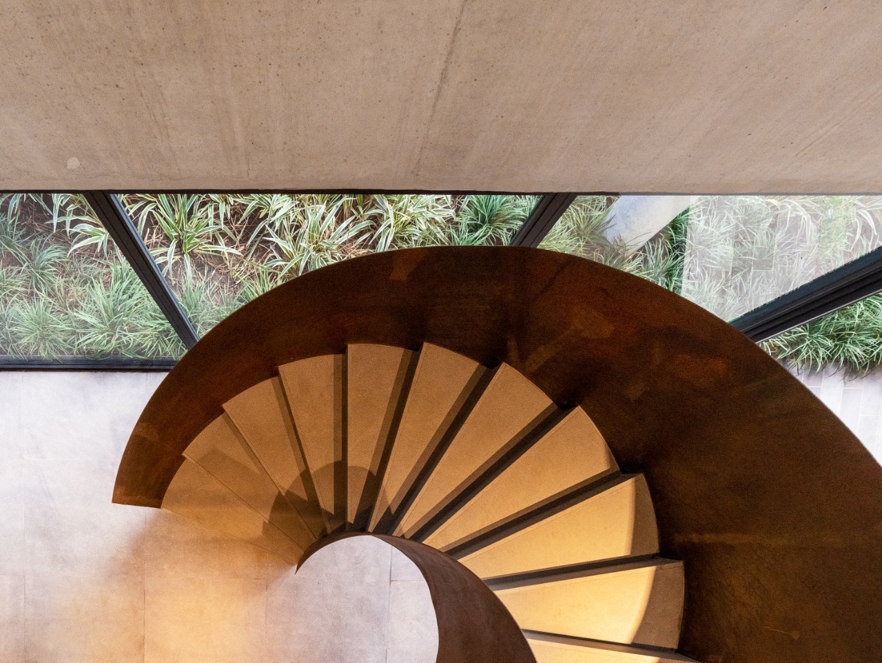 Escada Helicoidal de Aço Corten por Metalúrgica Zol - Blog Zol Design